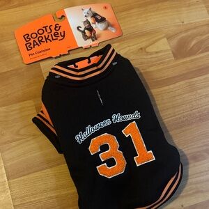 Boots and Barkley small
Dogs Halloween varsity sports sweater new